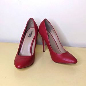 Red pumps